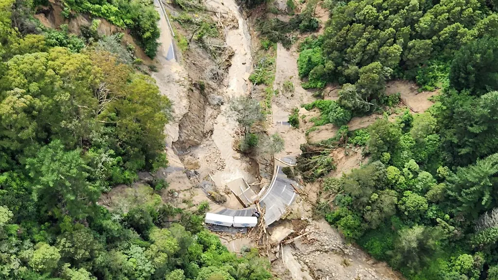 2023-02-15T013341Z-1360892791-RC2DBZ91JQOP-RTRMADP-3-NEWZEALAND-WEATHER