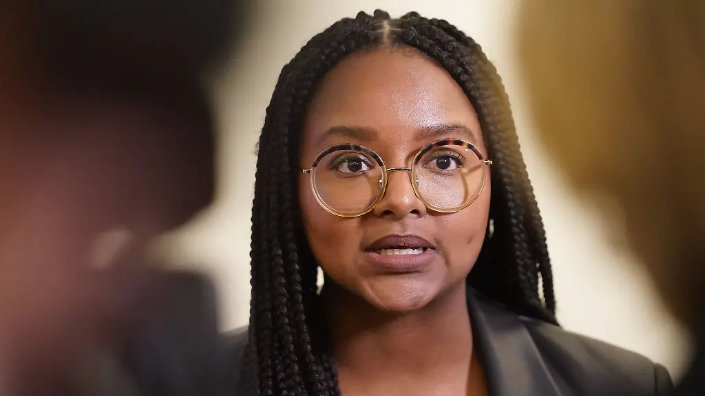 Aminata-Toure-Buendnis-90-Die-Gruenen-spricht