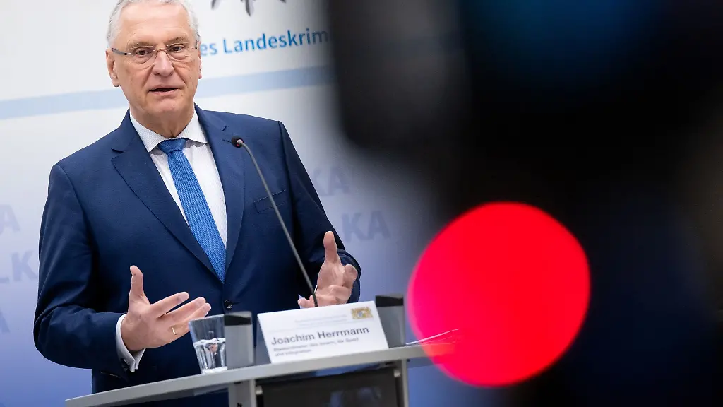 Joachim-Herrmann-CSU-Innenminister-von-Bayern-spricht