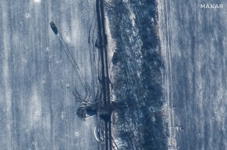 04-small-armored-treeline-southeast-of-vuhledar-08feb2023-wv3