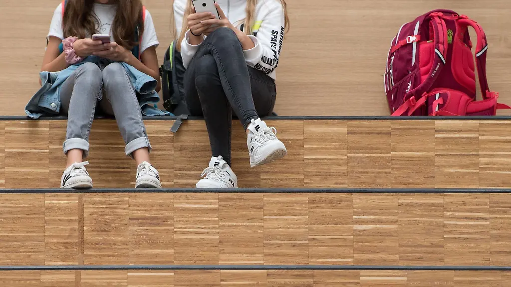 Mit-Kinderkonten-und-den-dazugehoerigen-Apps-kann-der-Nachwuchs-spielerisch-den-Umgang-mit-Geld-lernen