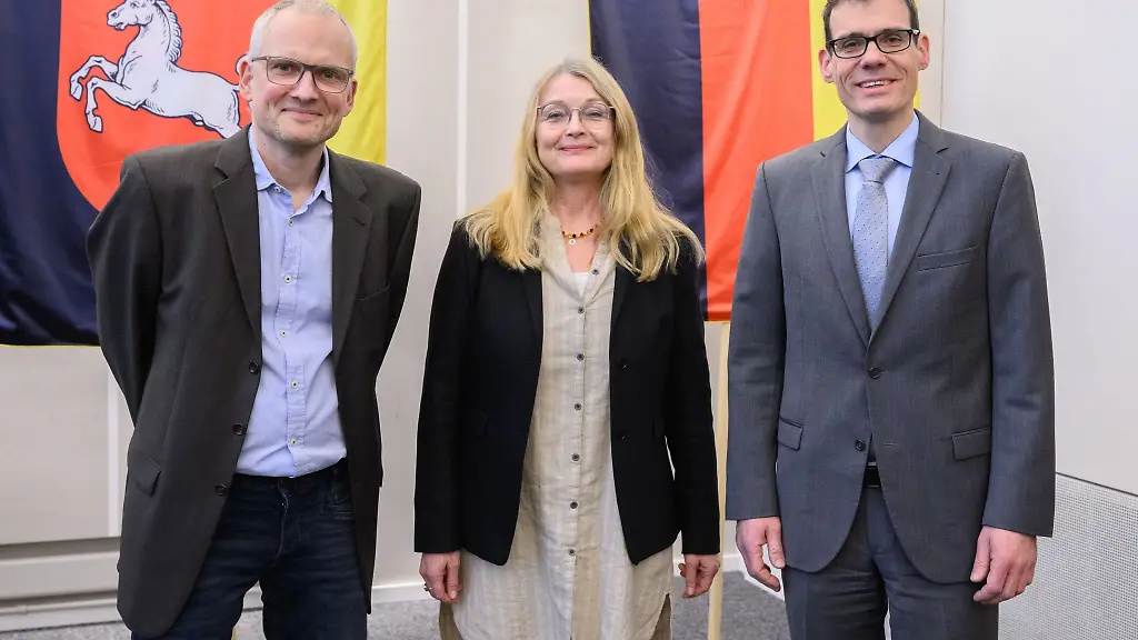 Claus-Kronaus-l-r-Michaela-Daemmrich-und-Andre-Bleich-bei-der-Preisverleihung