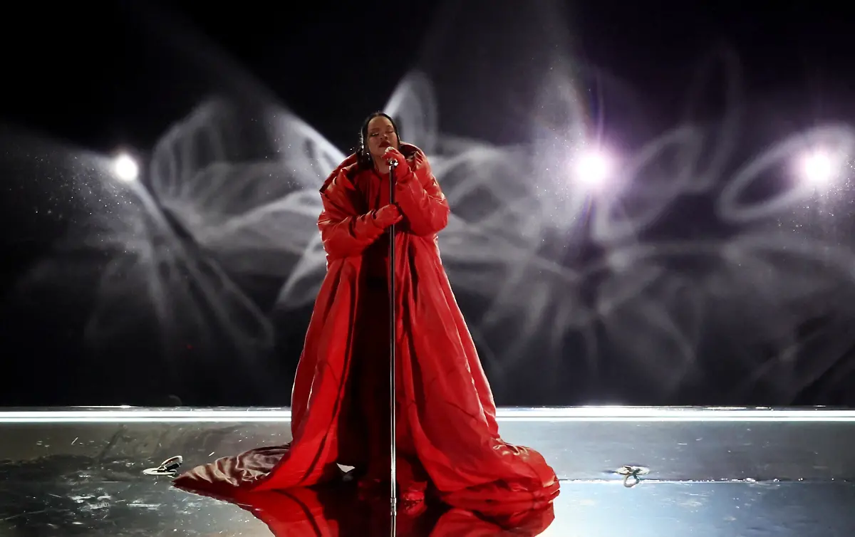 2023-02-13T015241Z-723070556-HP1EJ2D057R7B-RTRMADP-3-FOOTBALL-NFL-SUPERBOWL-HALFTIME