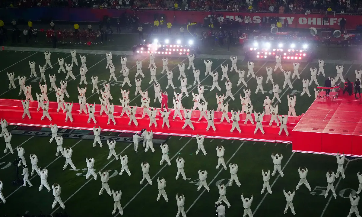 2023-02-13T014623Z-1857969384-MT1USATODAY19984057-RTRMADP-3-NFL-SUPER-BOWL-LVII-KANSAS-CITY-CHIEFS-VS-PHILADELPHIA-EAGLES-1