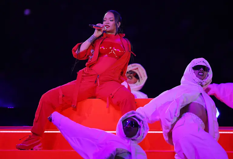 2023-02-13T014539Z-813956522-HP1EJ2D04VY6R-RTRMADP-3-FOOTBALL-NFL-SUPERBOWL-HALFTIME