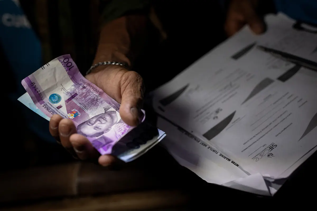 2023-02-06T231242Z-898506565-RC279Y9V13L0-RTRMADP-3-PHILIPPINES-ENVIRONMENT-TURTLES