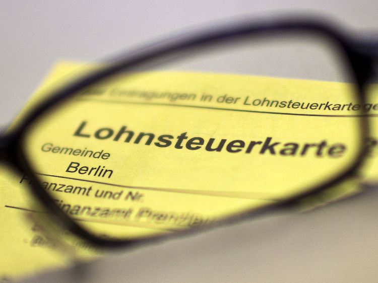 Die Umstellung von der alten Papierkarte auf das elektronische System verläuft holprig.