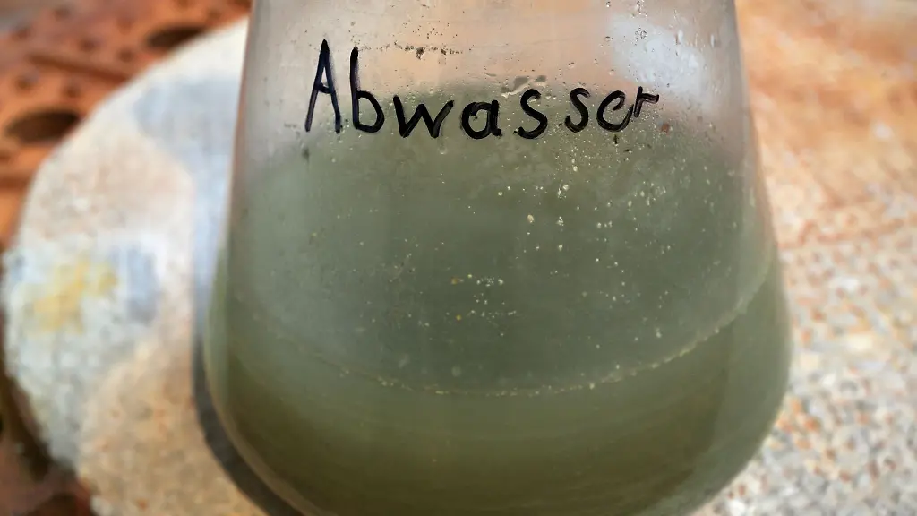Eine-Abwasser-Probe-ist-zu-sehen