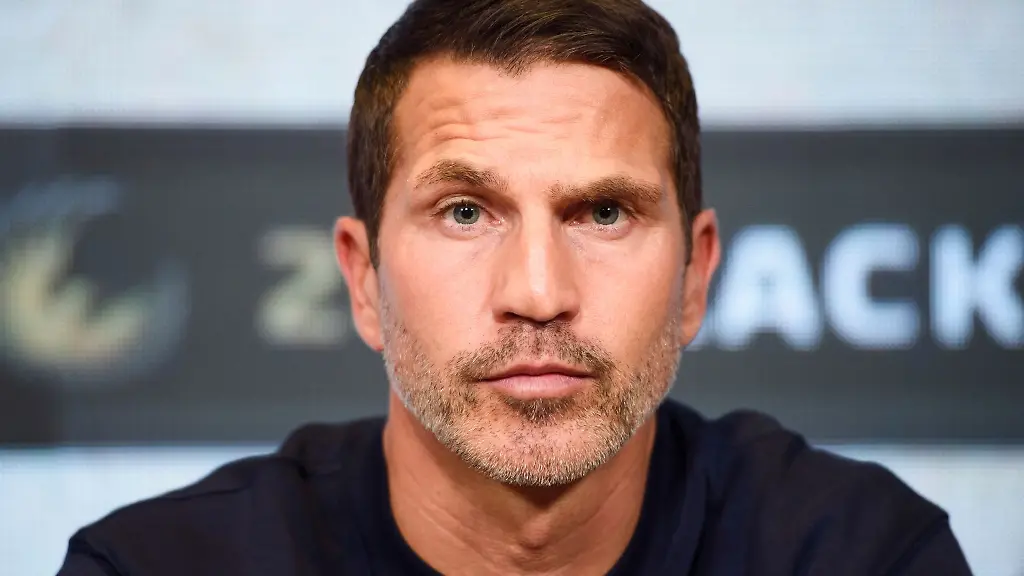 Patrick-Gloeckner-hofft-auf-ein-Erfolgserlebnis-seiner-Mannschaft-in-Bielefeld