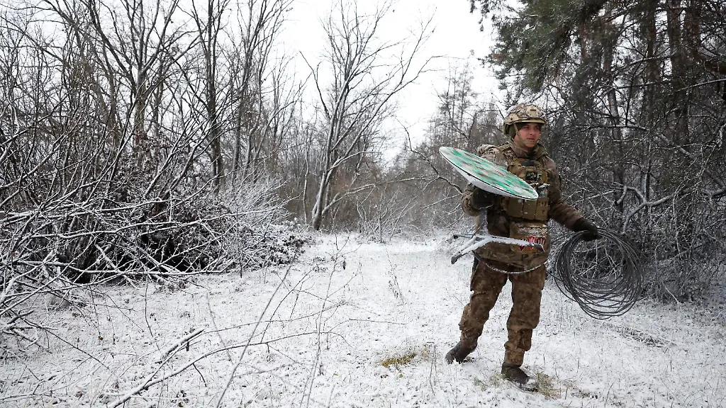 2023-01-06T161157Z-1120847324-RC2ZKY9BNPMJ-RTRMADP-3-UKRAINE-CRISIS-EAST-XMAS