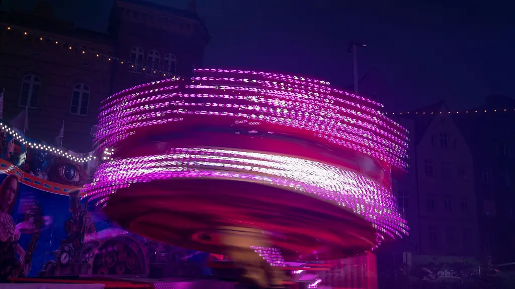 Ein-illuminiertes-Karussell