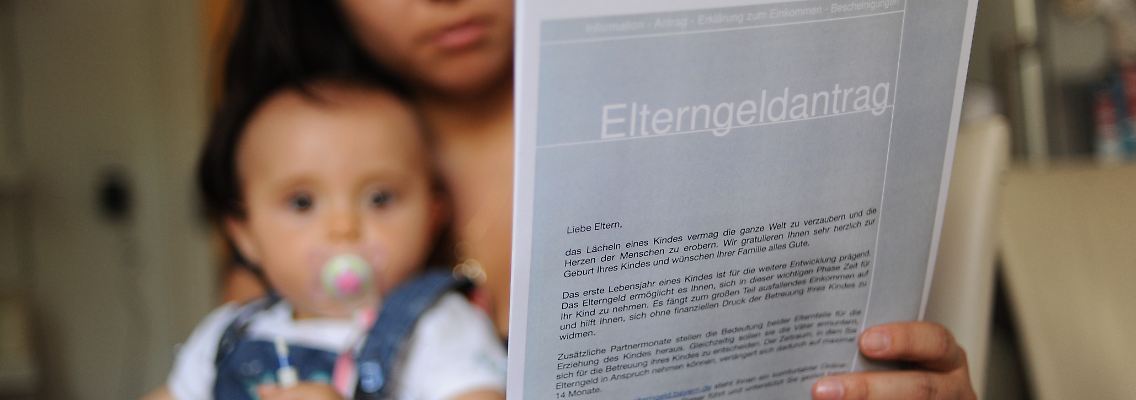 Der Staat zahlt 67 Prozent des Durchschnittseinkommens der letzten zwölf Monate als Elterngeld.