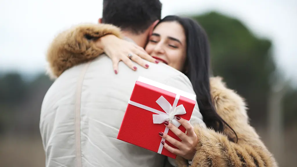 Blumen-verwelken-diese-Valentinstags-Geschenke-bleiben-ein-andauernder-Liebesbeweis