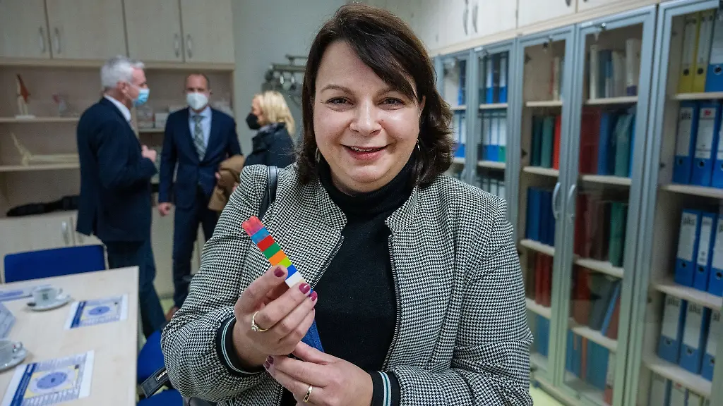 Stefanie-Drese-SPD-Sozialministerin-von-Mecklenburg-Vorpommern-beim-Besuch-der-Long-Covid-Ambulanz-der-Universitaetsmedizin-Greifswald-UMG