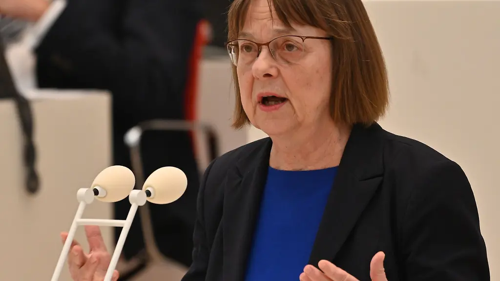 Ursula-Nonnemacher-Ministerin-fuer-Soziales-Gesundheit-Integration-und-Verbraucherschutz