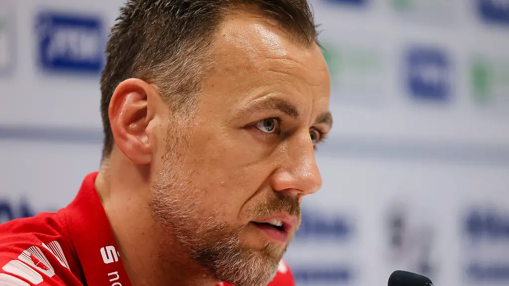 Flensburgs-Trainer-Maik-Machulla-bei-einer-Pressekonferenz