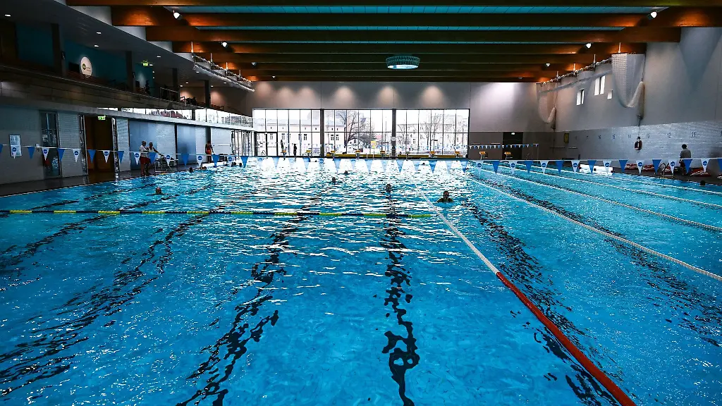 Das-Sportbecken-des-Sport-und-Freizeitbades-Blu-in-Potsdam
