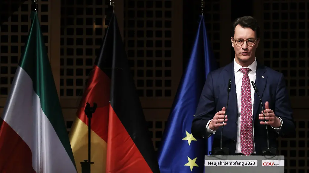 Der-nordrhein-westfaelische-Ministerpraesident-Hendrik-Wuest-CDU-spricht