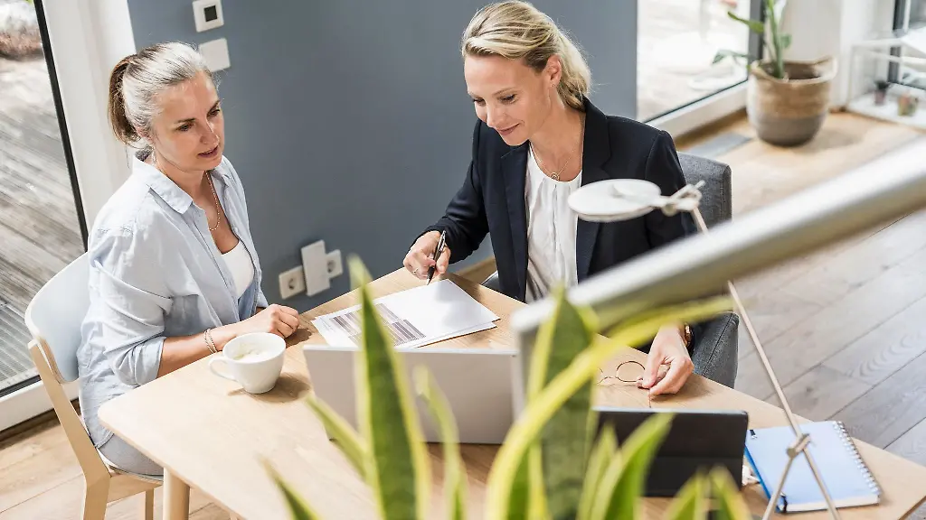 Expertise-und-ein-gutes-Vertrauensverhaeltnis-Bei-der-Wahl-eines-Finanz-oder-Versicherungsberaters-ist-die-Kompetenz-nicht-das-einzig-ausschlaggebende-Kriterium