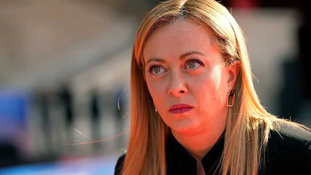 Italiens-Ministerpraesidentin-Giorgia-Meloni-wird-heute-in-Berlin-mit-militaerischen-Ehren-begruesst