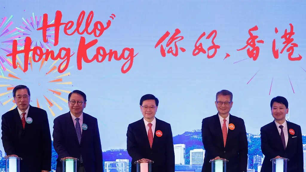 2023-02-02T073631Z-449779334-RC2U2Z9ZMLOA-RTRMADP-3-HEALTH-CORONAVIRUS-HONGKONG