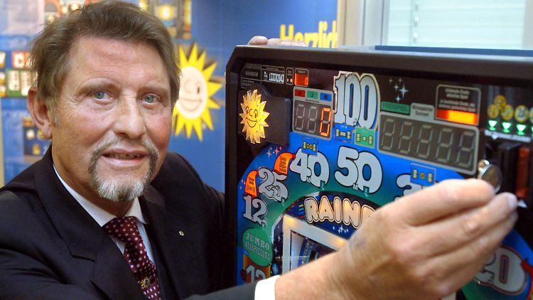 Eine zwielichtige Branche: Paul Gauselmann und seine Automaten.