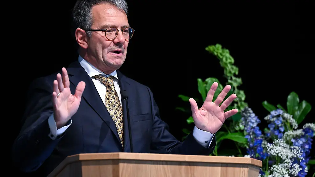 Thomas-Karmasin-CSU-Praesident-des-bayerischen-Landkreistages-spricht-waehrend-einer-Veranstaltung