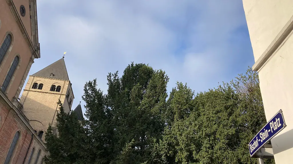 Der-Bischof-Stein-Platz-in-Trier