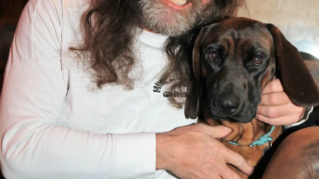 Extrembergsteiger-Thomas-Huber-mit-seinem-Hund-Cerro