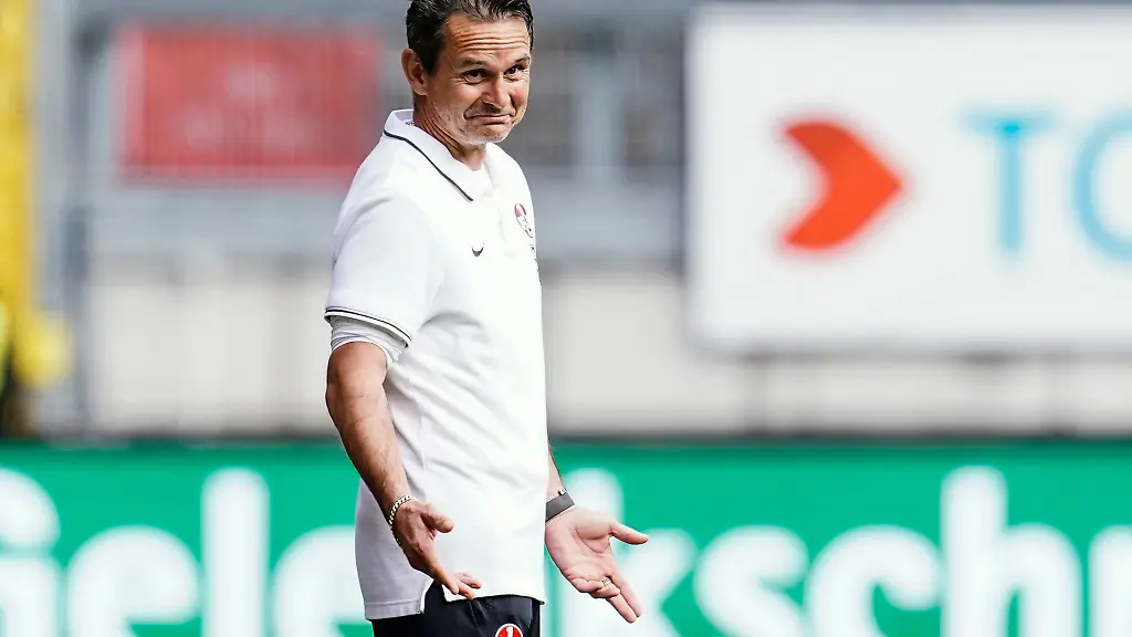 Kaiserslauterns-Trainer-Dirk-Schuster