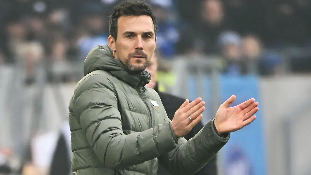 Der-Karlsruher-Trainer-Christian-Eichner