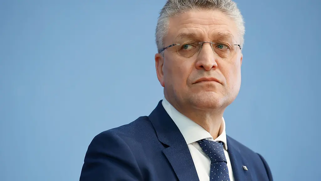 Lothar-Wieler-damaliger-Praesident-des-Robert-Koch-Instituts-bei-einer-Pressekonferenz-ueber-die-weitere-Entwicklung-in-der-Corona-Pandemie