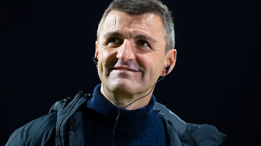 Trainer-Michael-Koellner-von-Muenchen-kommt-vor-dem-Spiel-in-das-Stadion
