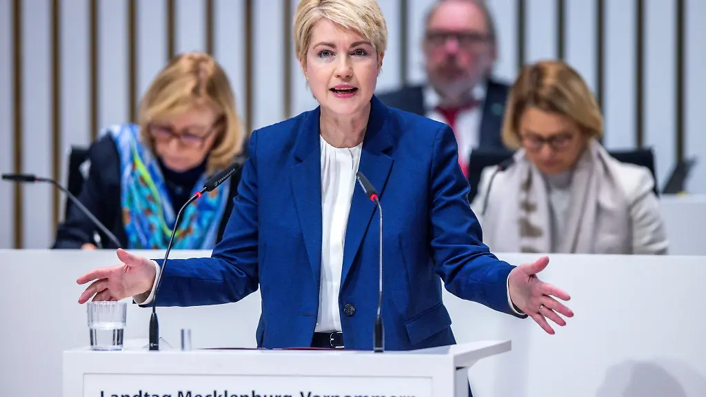 Mecklenburg-Vorpommerns-Ministerpraesidentin-Manuela-Schwesig-spricht-im-Landtag