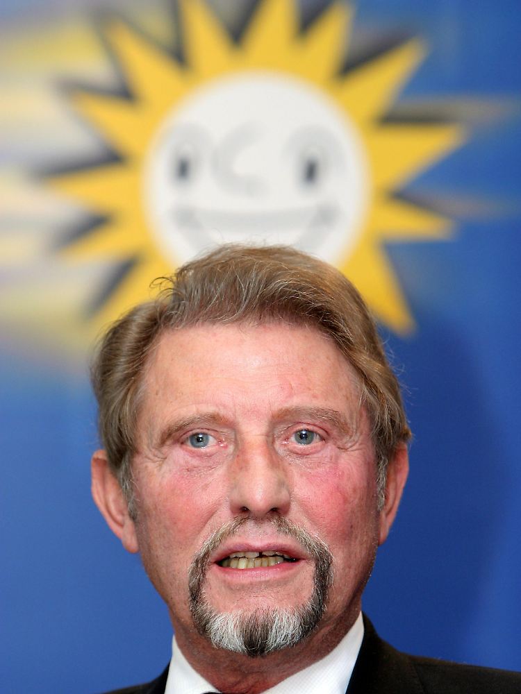 Vorstandschef Gauselmann auf einer Bilanzkonferenz seines Unternehmens.