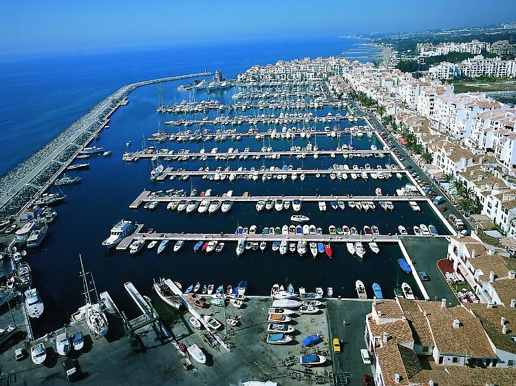 Ein Rest des alten Glanzes: In Puerto Banús liegen die Jachten noch immer dicht an dicht.