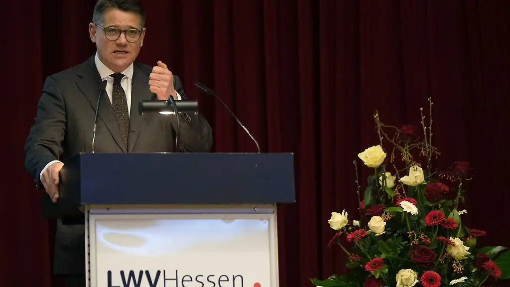 Hessens-Ministerpraesident-Boris-Rhein-CDU-spricht-bei-der-Gedenkveranstaltung-in-Kassel