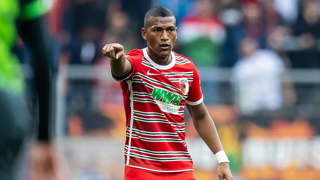 Carlos-Gruezo-steht-auf-dem-Platz