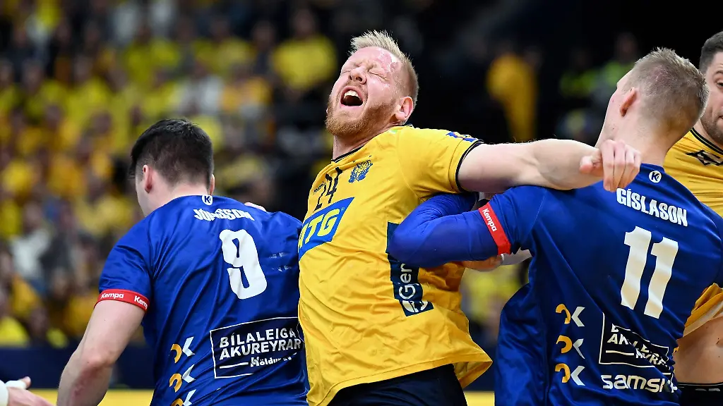 Elvar-Orn-Jonsson-l-und-Ymir-Orn-Gislason-r-aus-Island-gegen-Jim-Gottfridsson-M-aus-Schweden