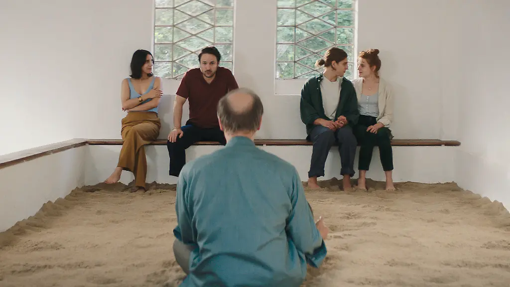 7-AMH-WALKER-WORM-Cast