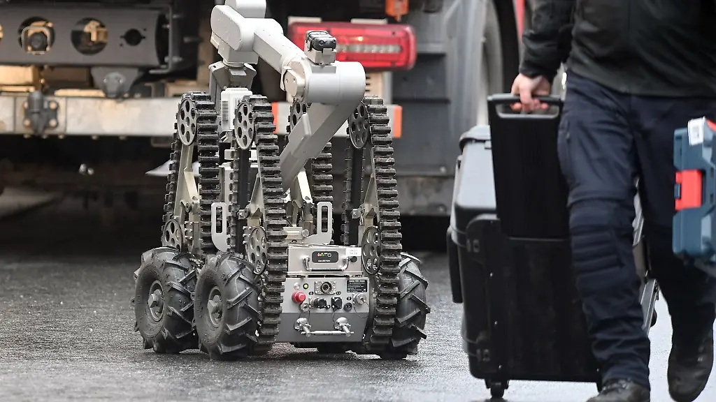 Ein-ferngesteuertes-Roboterfahrzeug-ist-im-Einsatz