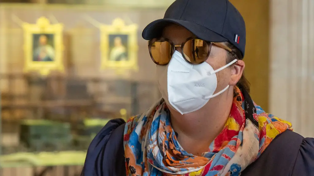 Andrea-Tandler-kommt-zur-Sitzung-des-Masken-Untersuchungsausschusses-im-Bayerischen-Landtag-zu-Zeugenvernehmungen