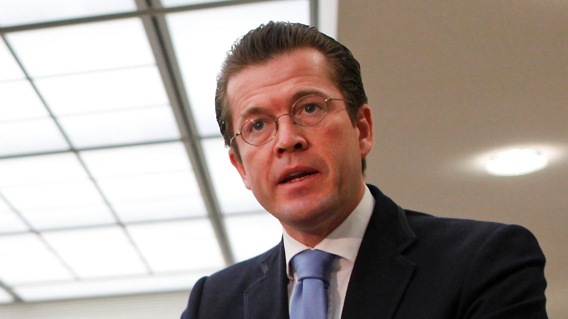 2011-02-18T105432Z_01_CVI105_RTRMDNP_3_GERMANY-MINISTER-PLAGIARISM.JPG83268975821544147.jpg
