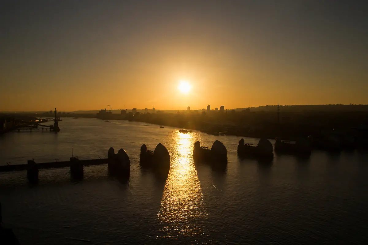 2017-10-27T000000Z-789768942-RC1CABEBB2B0-RTRMADP-3-BRITAIN-WEATHER