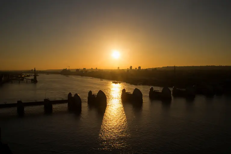 2017-10-27T000000Z-789768942-RC1CABEBB2B0-RTRMADP-3-BRITAIN-WEATHER