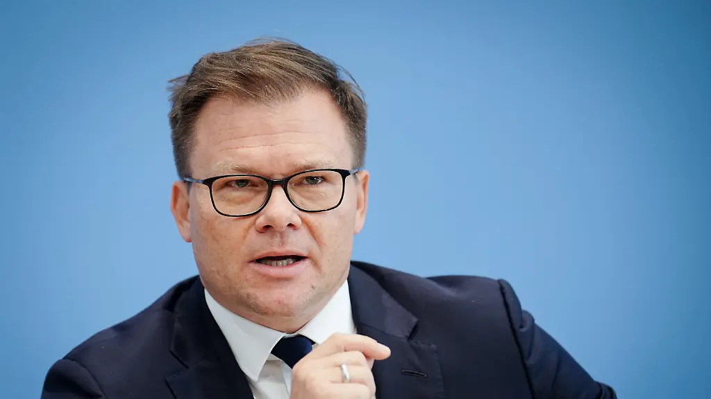 cb1887f53cea48adcf1cbd2a72422e4b