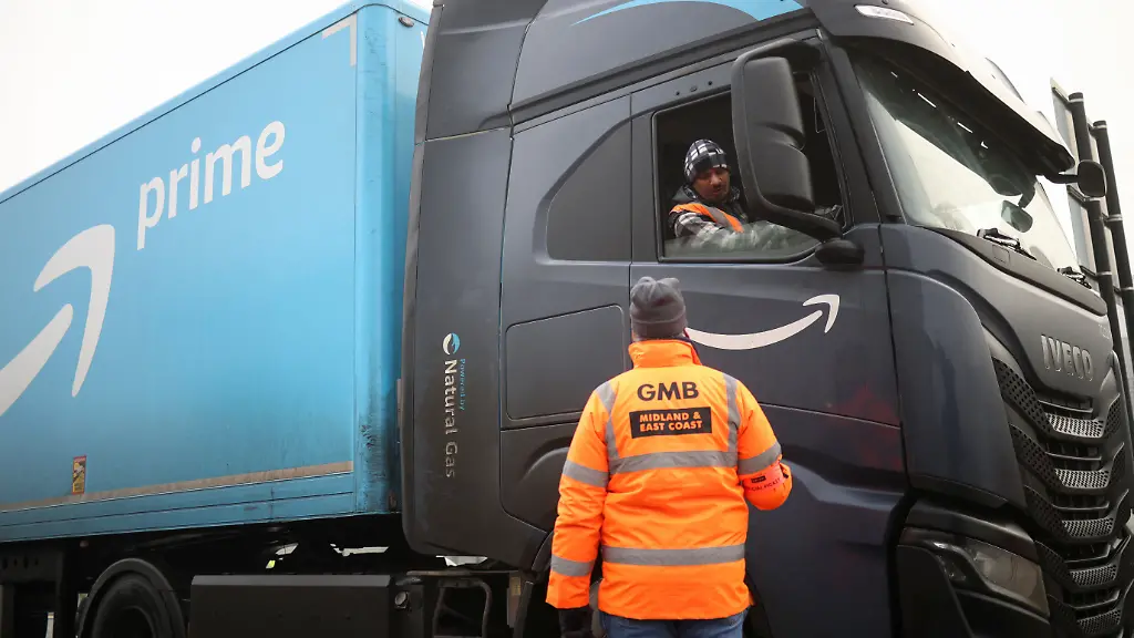 2023-01-25T090932Z-1537108017-RC2LXY9SOGYF-RTRMADP-3-BRITAIN-STRIKES-AMAZON