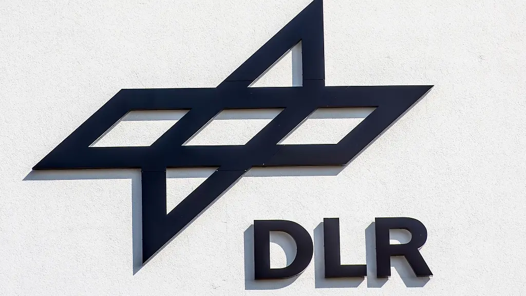 DLR-ist-am-Tower-vom-DLR-Nationales-Erprobungszentrum-fuer-Unbemannte-Luftfahrtsysteme-zu-lesen