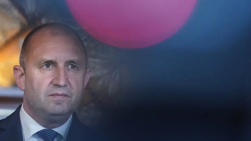 Muss-nun-die-Parlamentswahl-anberaumen-das-Parlament-aufloesen-und-ein-neues-Uebergangskabinett-einsetzen-Bulgariens-Staatschef-Rumen-Radew