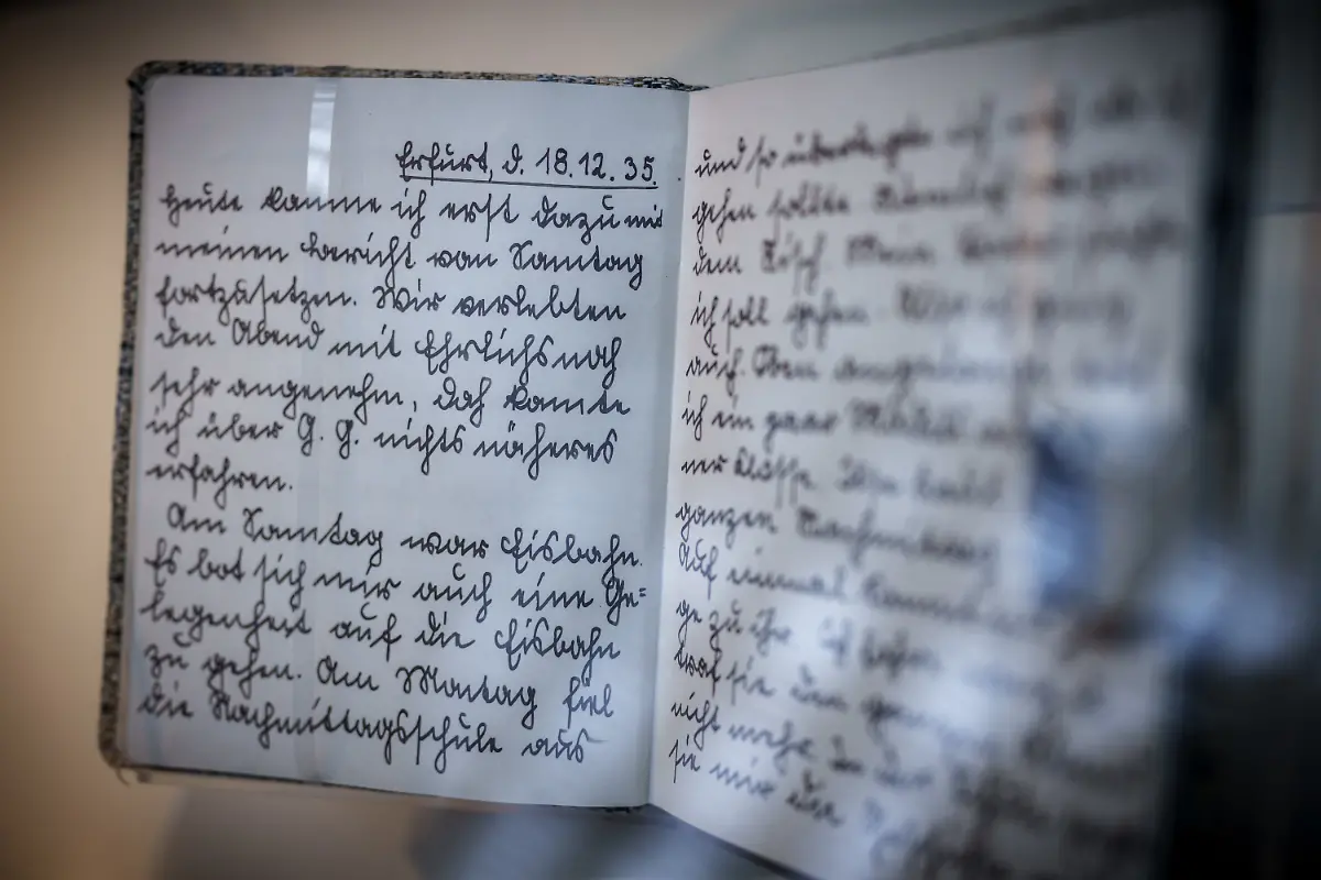 fcf23be23e704ce5dba52a42fcbbd918